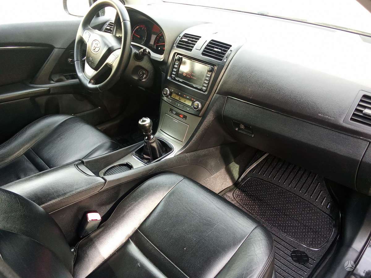 Toyota Avensis 2011 — photo 19