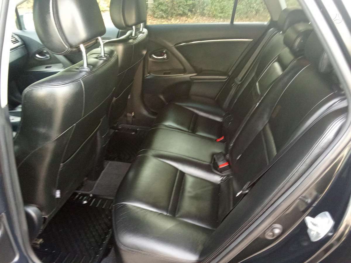 Toyota Avensis 2011 — photo 21