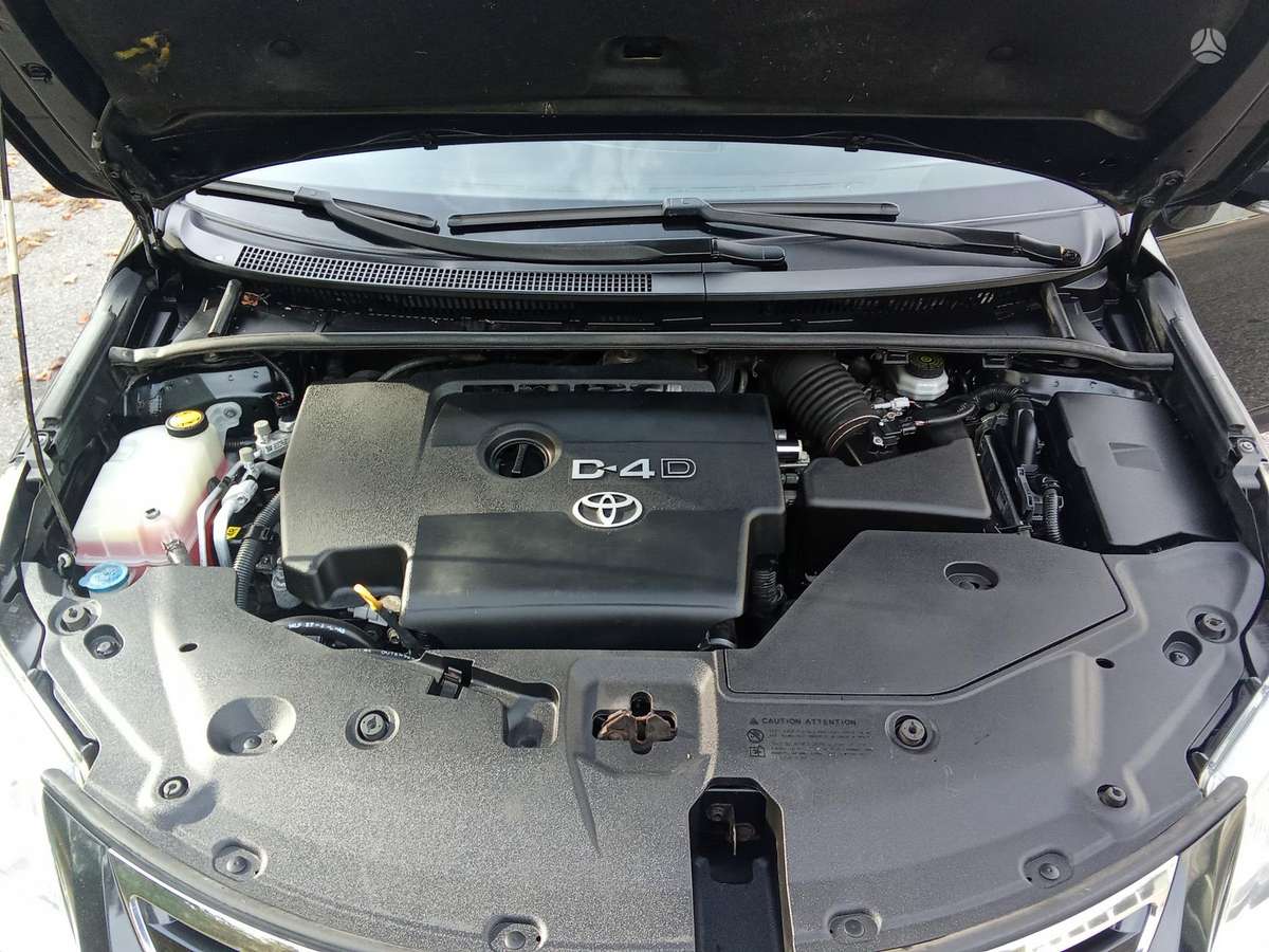 Toyota Avensis 2011 — photo 24