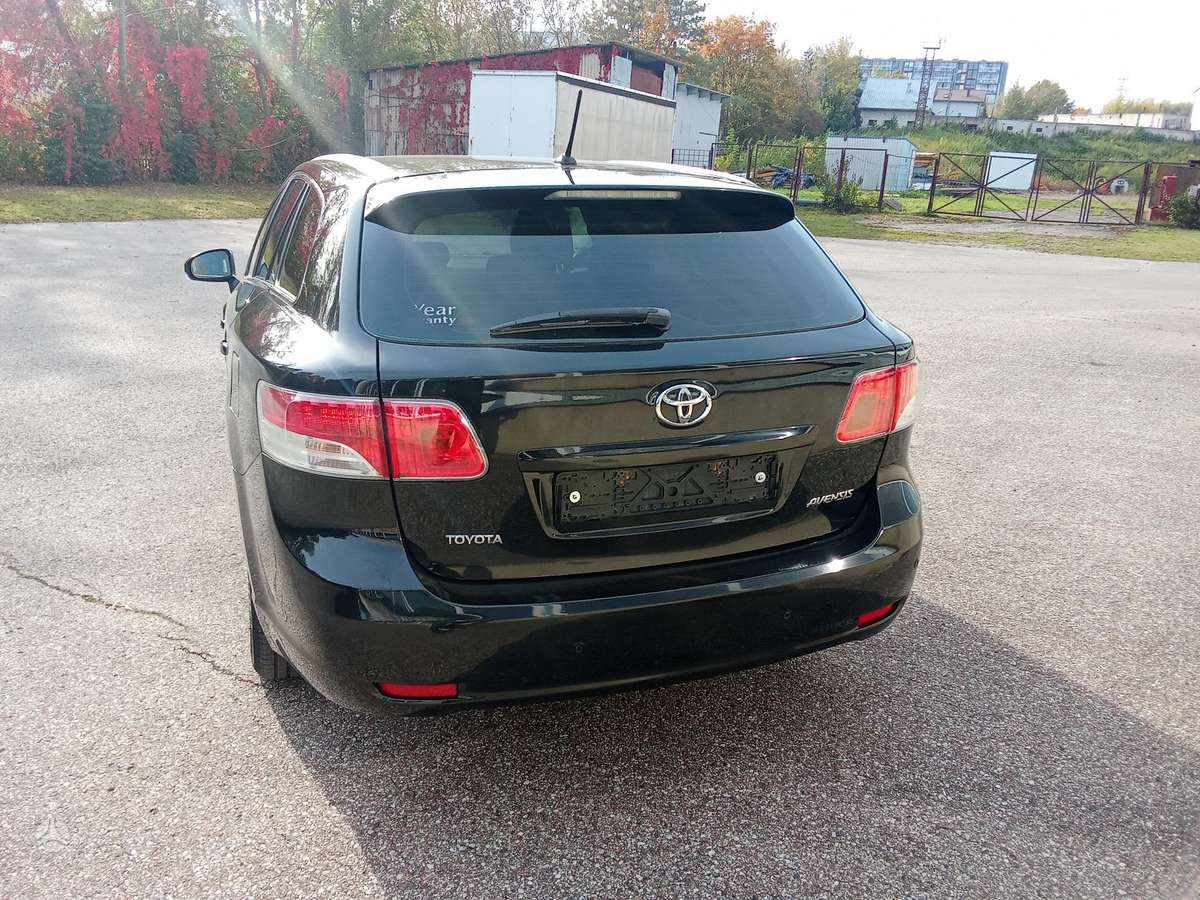 Toyota Avensis 2011 — photo 9