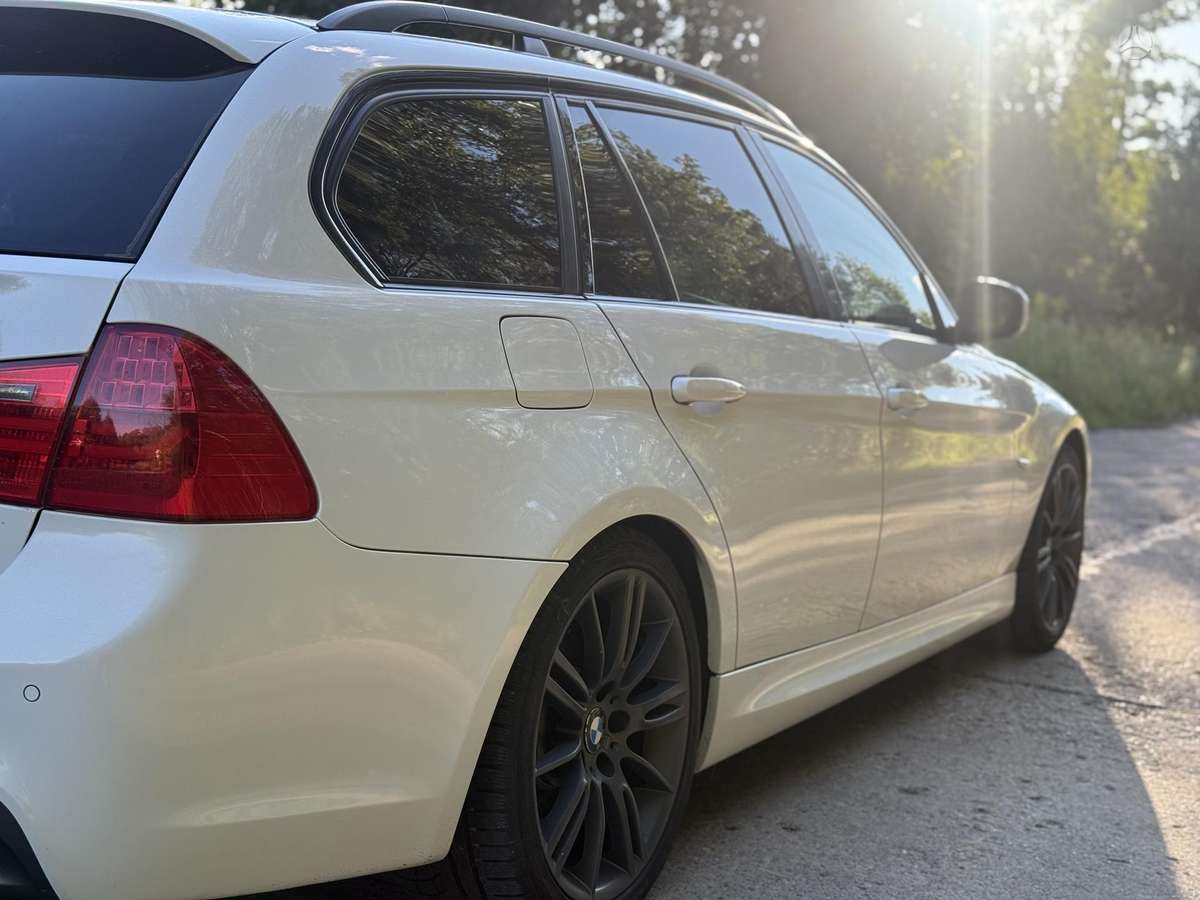 BMW 320 2009 — photo 12