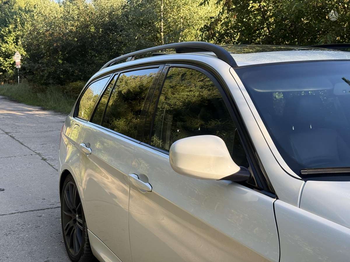 BMW 320 2009 — photo 15