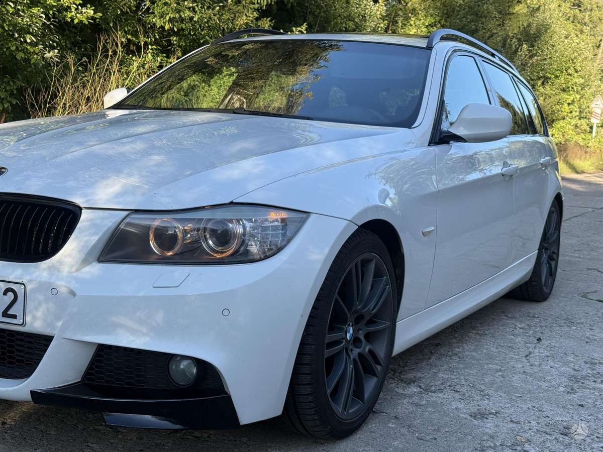 BMW 320 2009 — photo 16