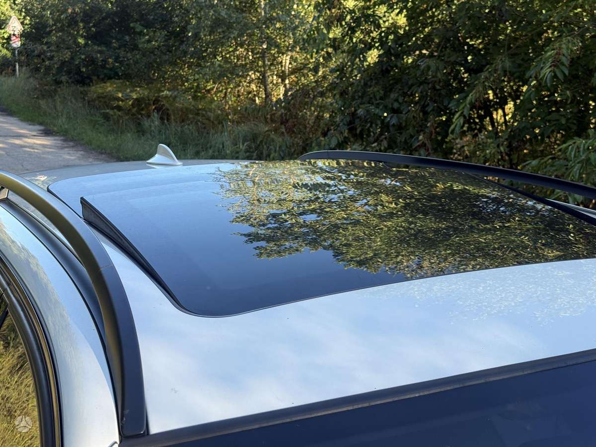 BMW 320 2009 — photo 17