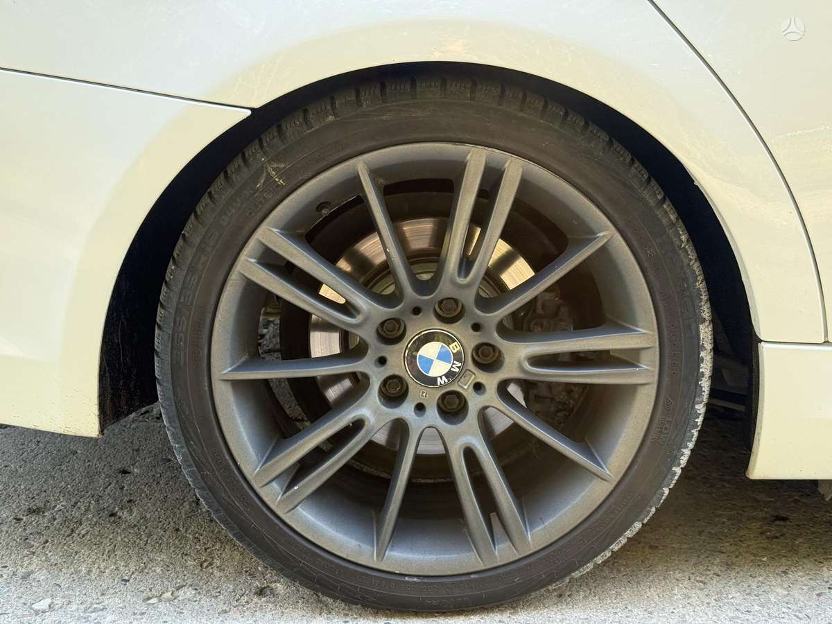 BMW 320 2009 — photo 18