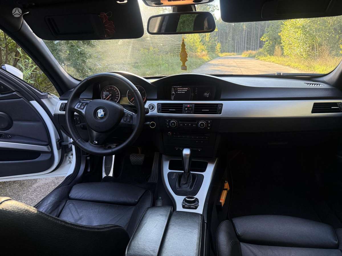 BMW 320 2009 — photo 22