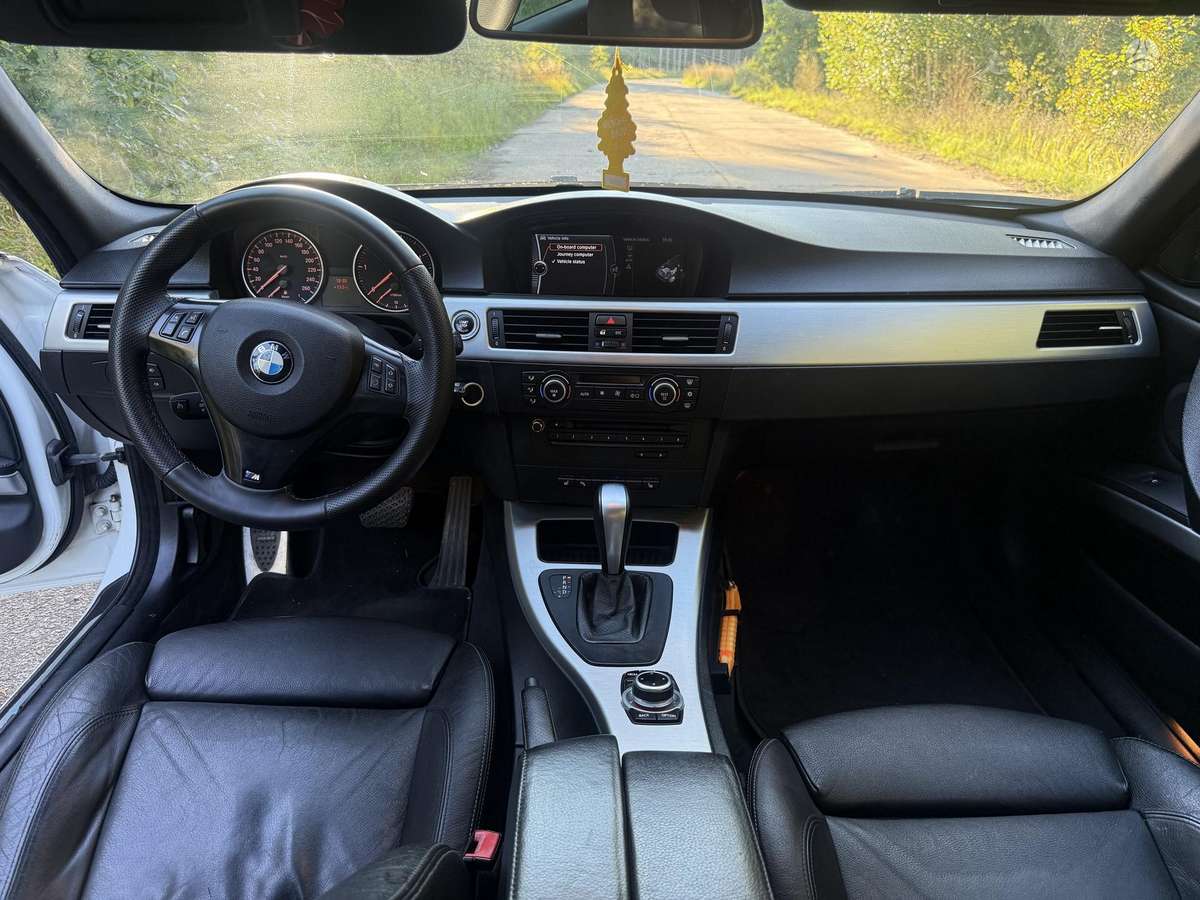 BMW 320 2009 — photo 26