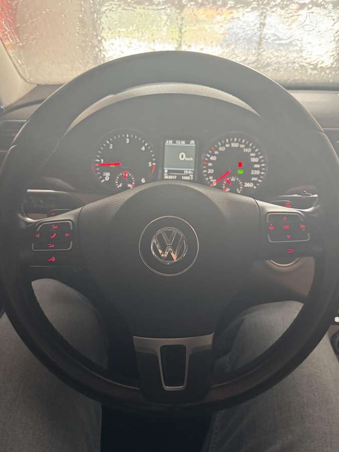 Volkswagen Passat 2012 — engine 1968 cm³, 140 HP (103kW)