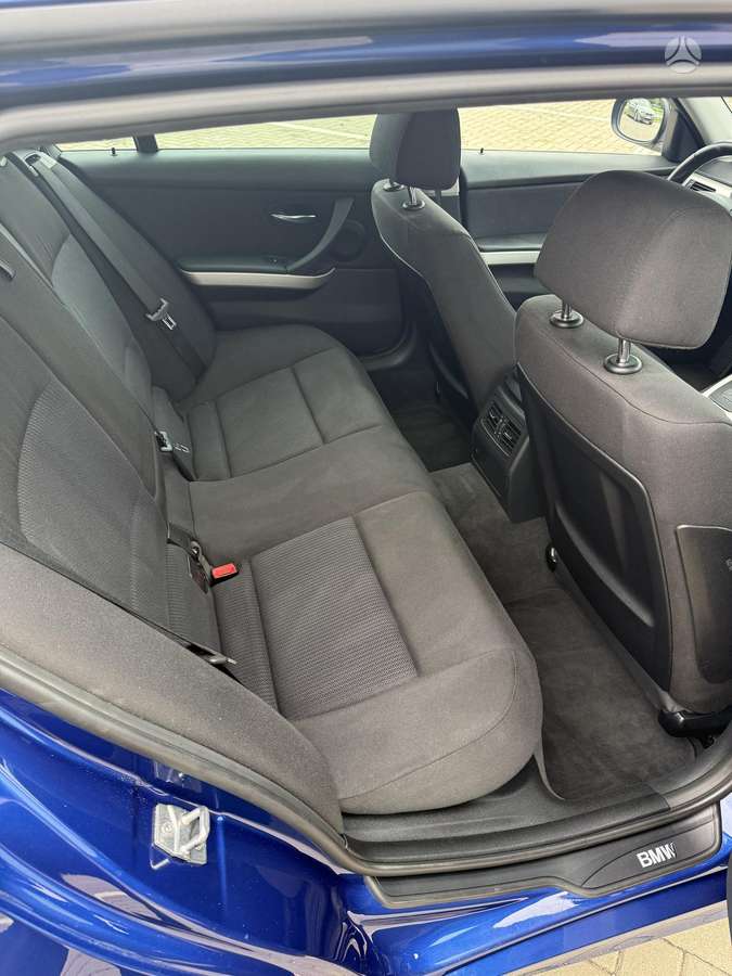 BMW 320 2011 — photo 10