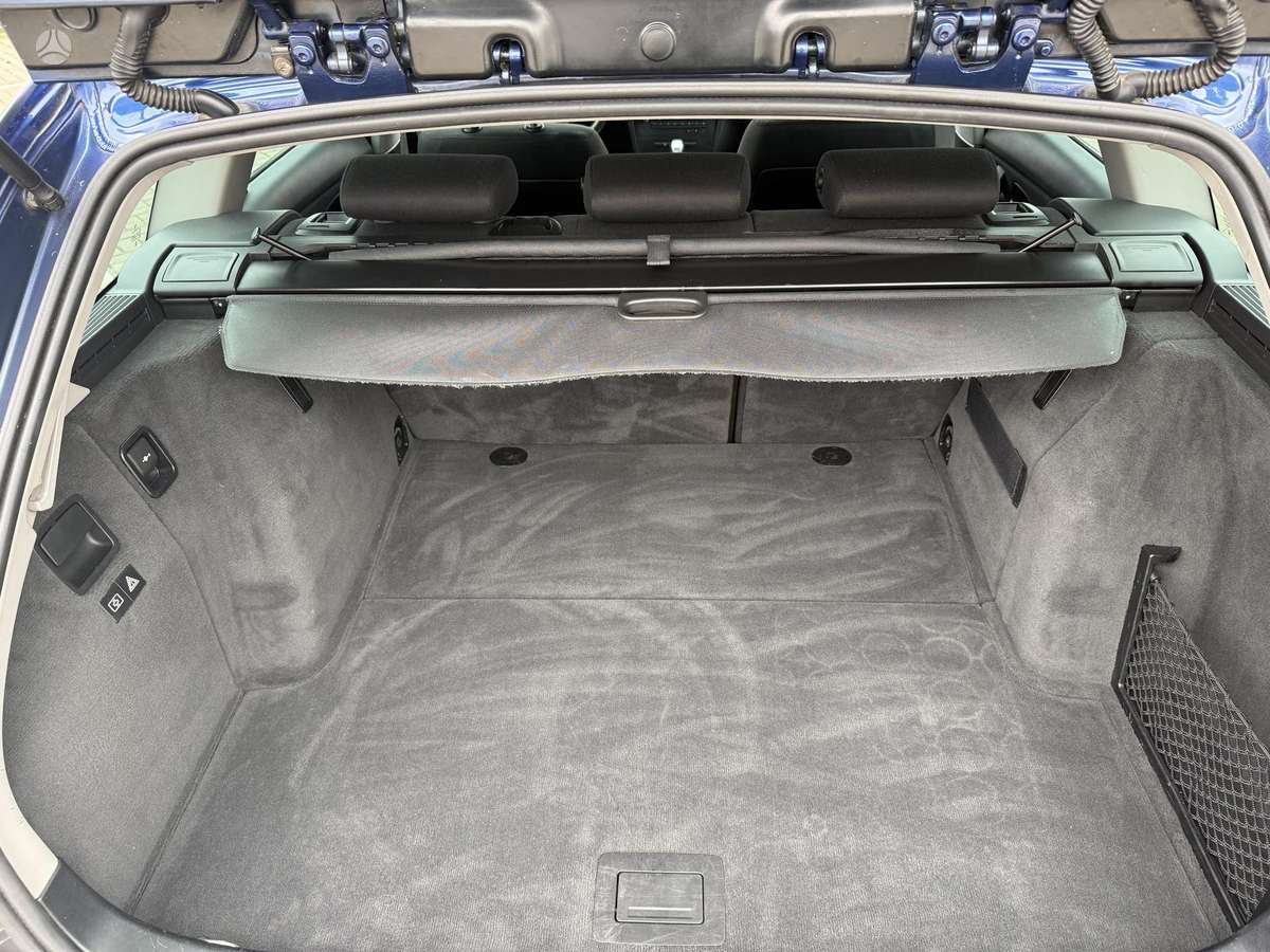 BMW 320 2011 — photo 11