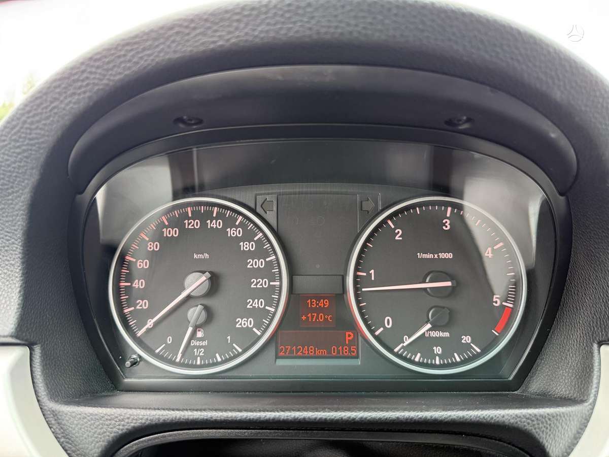BMW 320 2011 — photo 14