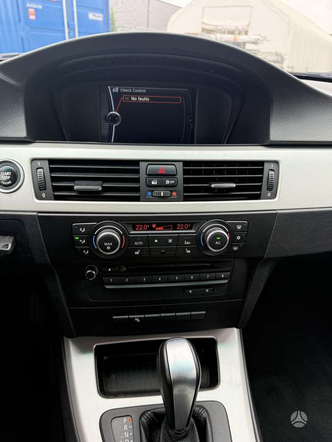BMW 320 2011 — photo 15