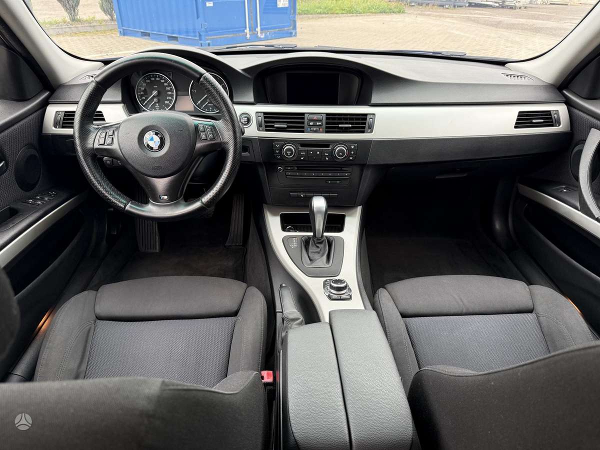 BMW 320 2011 — photo 9