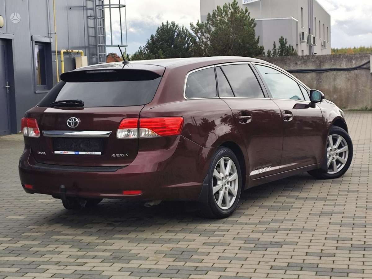 Toyota Avensis 2014 — фото 11
