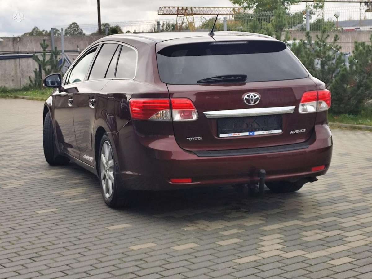Toyota Avensis 2014 — фото 12