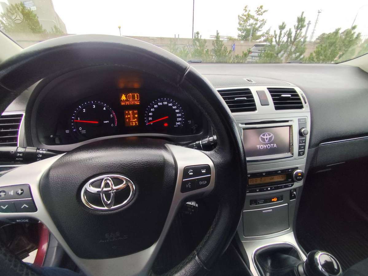 Toyota Avensis 2014 — фото 13