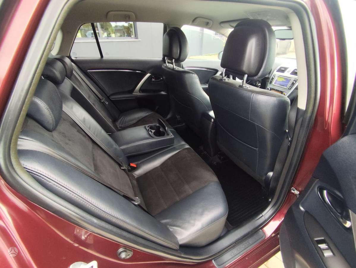 Toyota Avensis 2014 — фото 18