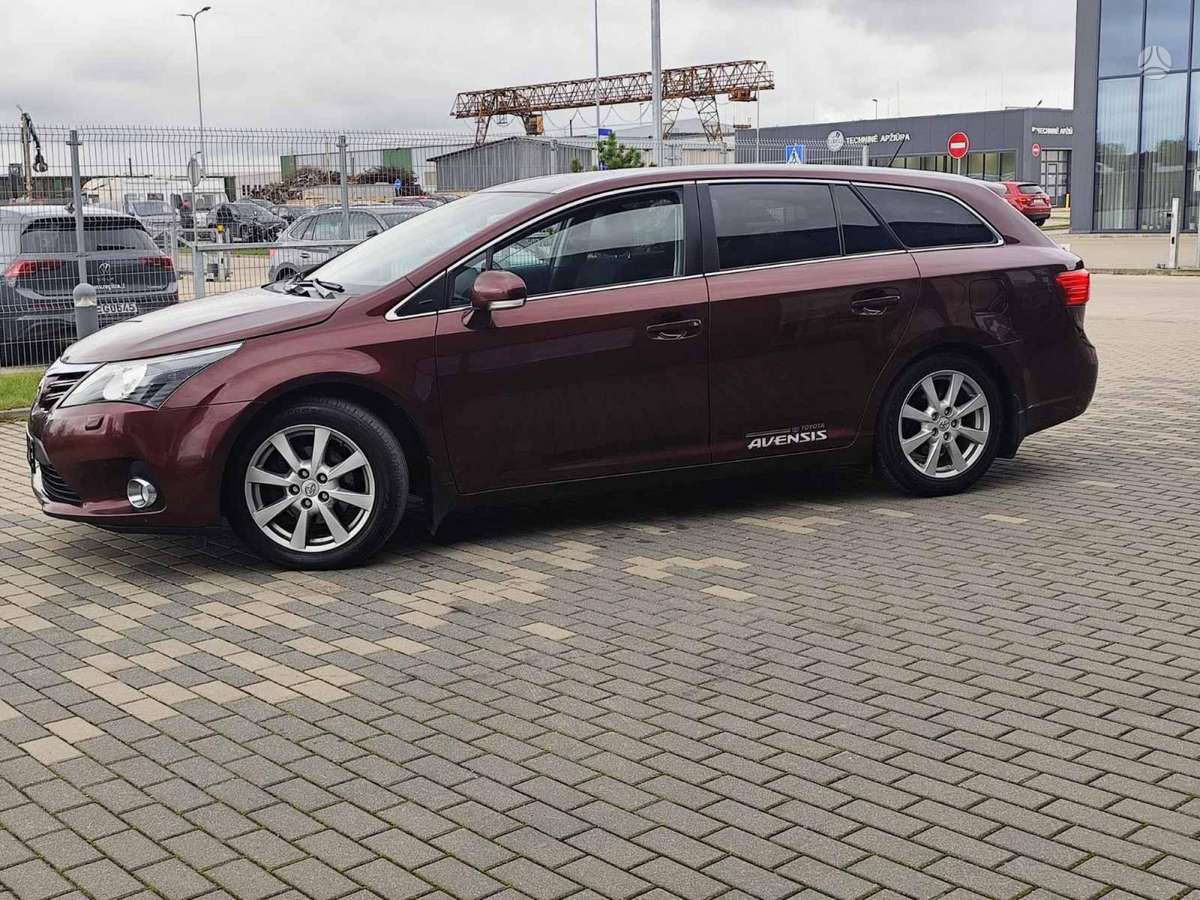 Toyota Avensis 2014 — фото 9
