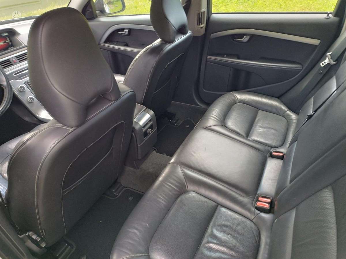 Volvo V70 2015 — photo 11