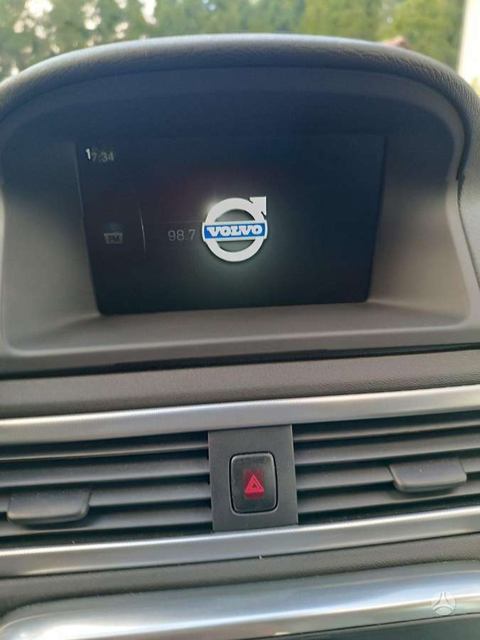 Volvo V70 2015 — photo 14