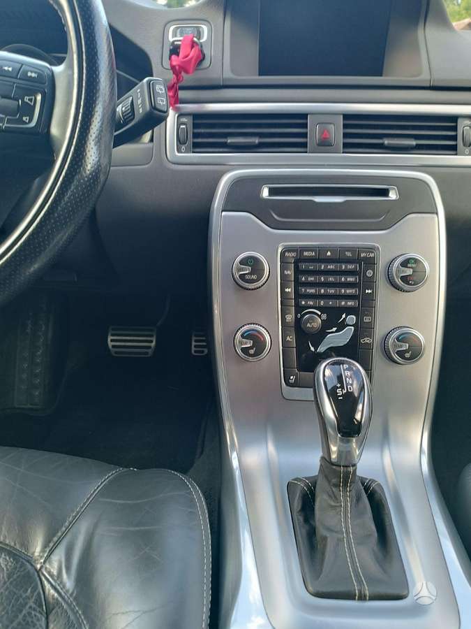 Volvo V70 2015 — photo 15
