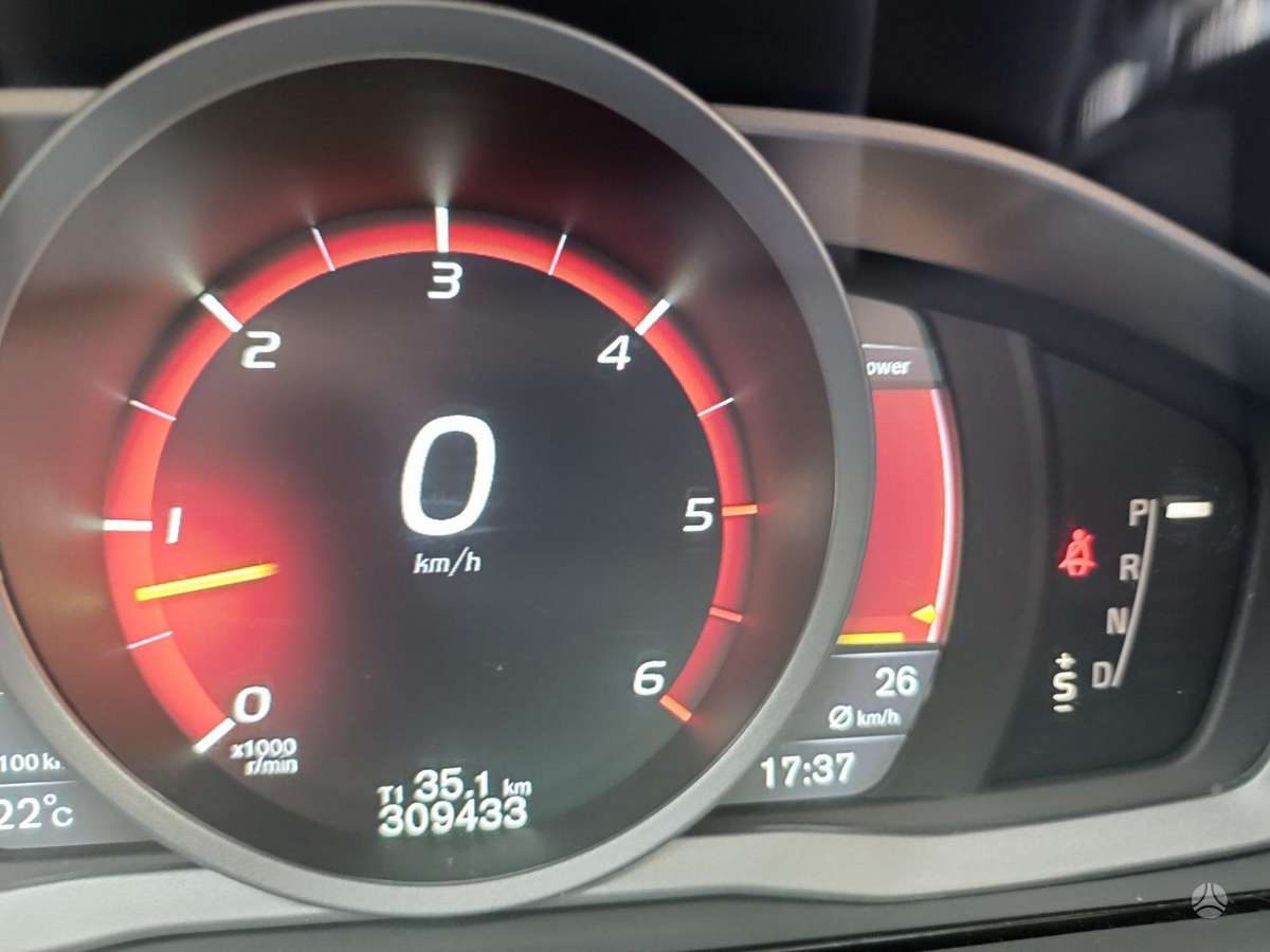 Volvo V70 2015 — photo 16