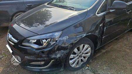 Opel Astra 2015 — rear view