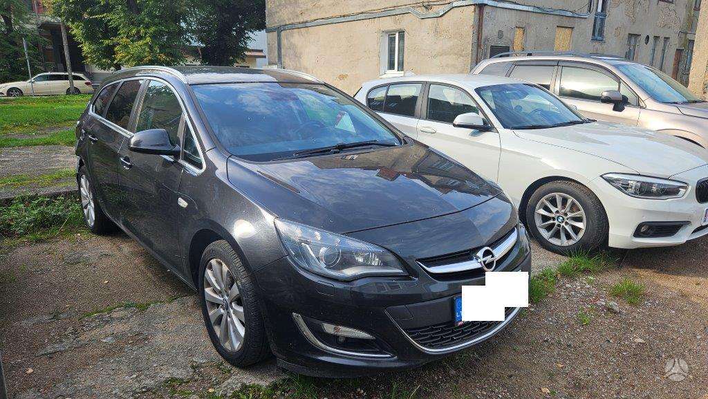 Opel Astra 2015 — interior