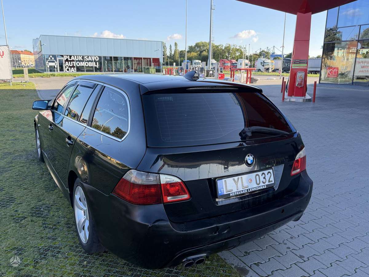 BMW 525 2005 — interior
