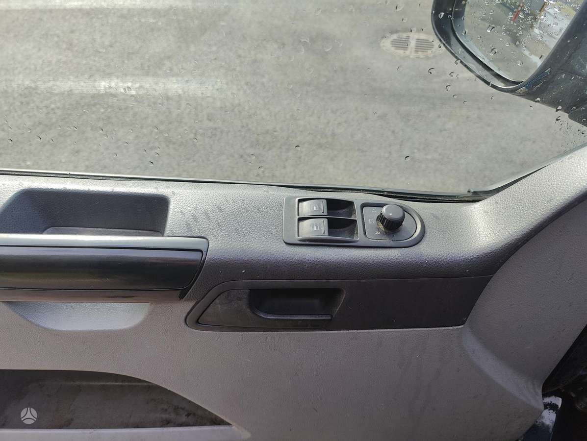 Volkswagen Transporter 2015 — photo 10
