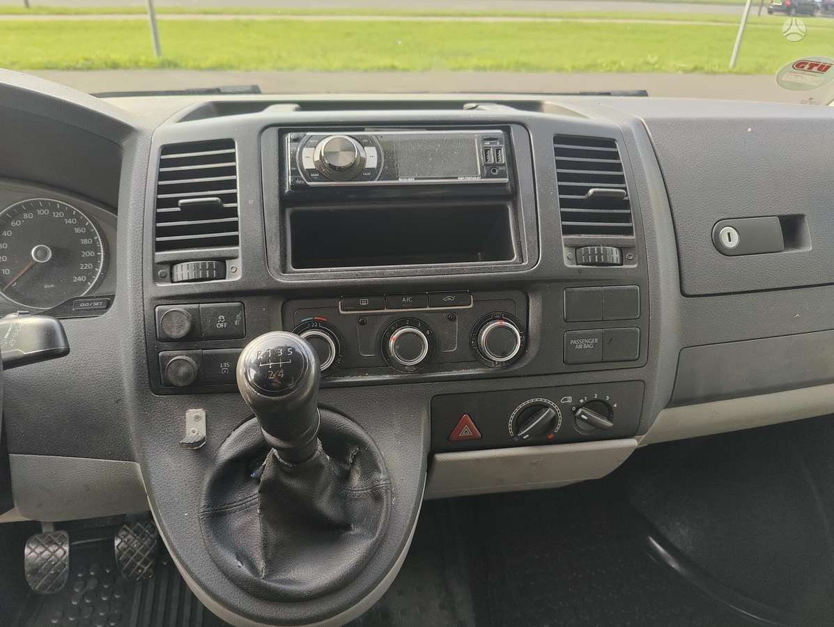 Volkswagen Transporter 2015 — photo 8