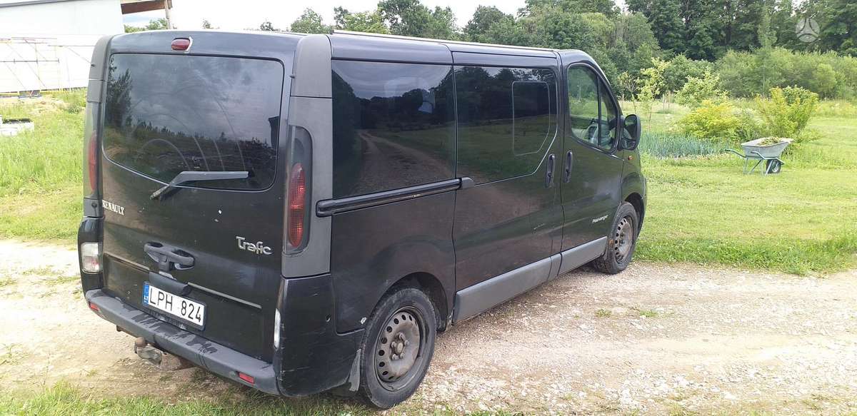 Renault Trafic 2006 — rear view