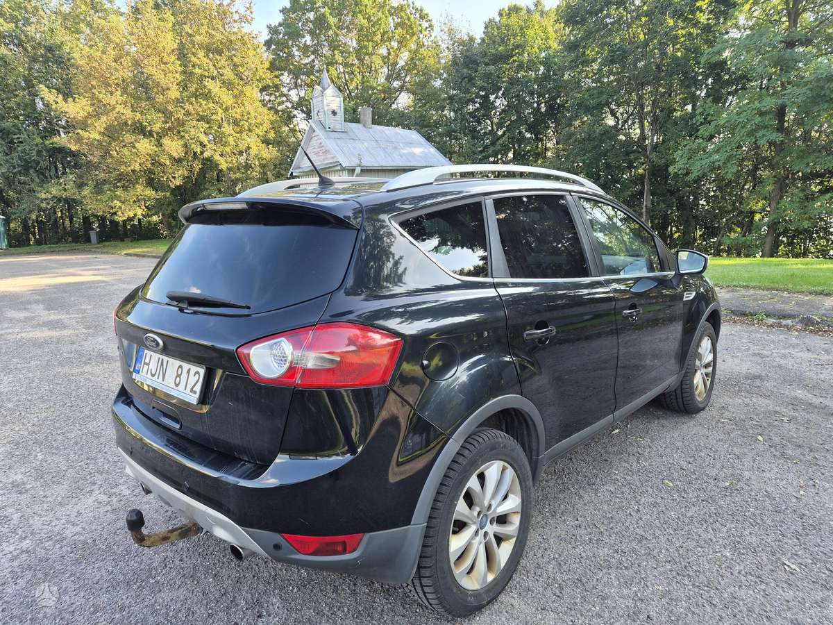Ford Kuga 2011 — салон