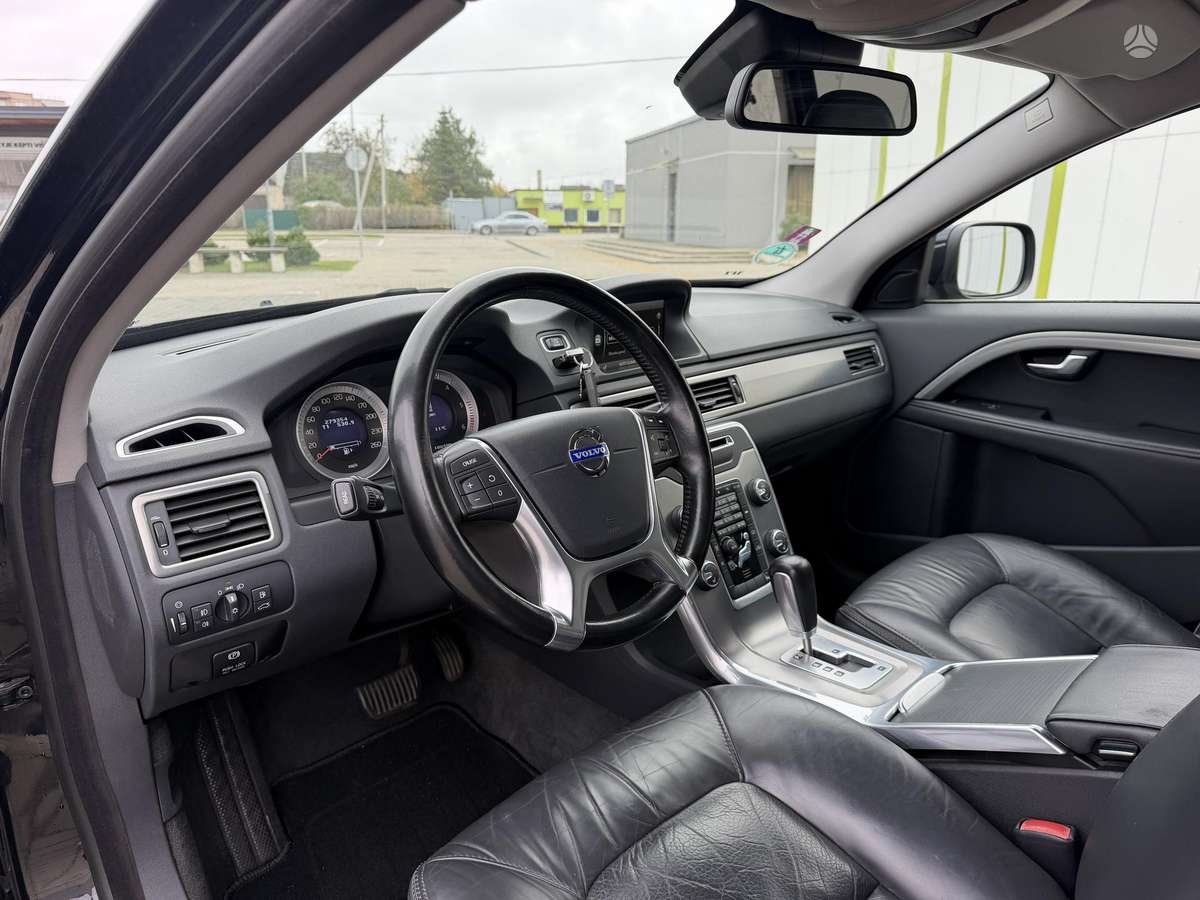 Volvo XC70 2012 — photo 13