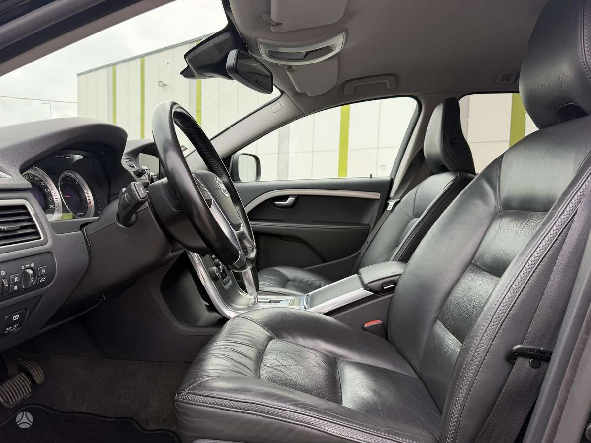 Volvo XC70 2012 — photo 14