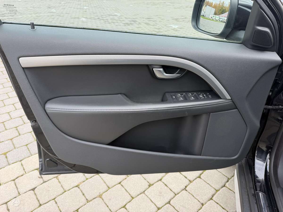 Volvo XC70 2012 — photo 15