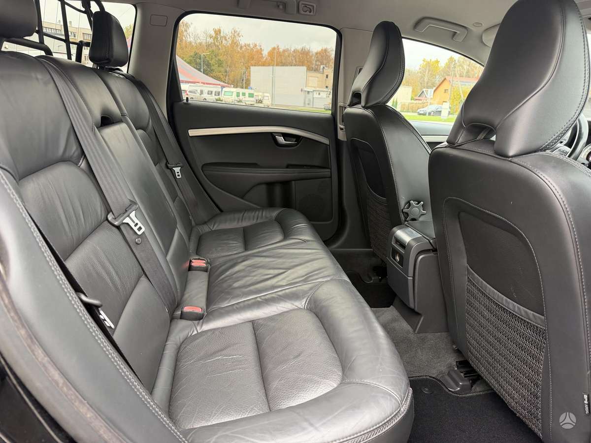 Volvo XC70 2012 — photo 17