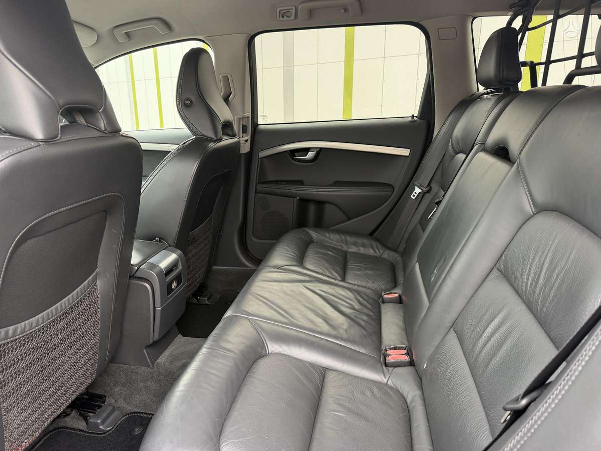Volvo XC70 2012 — photo 18