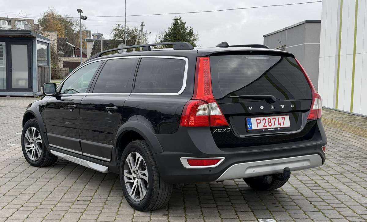 Volvo XC70 2012 — rear view