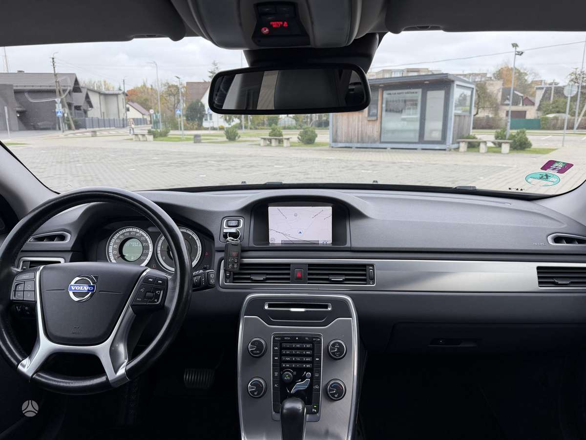 Volvo XC70 2012 — photo 23