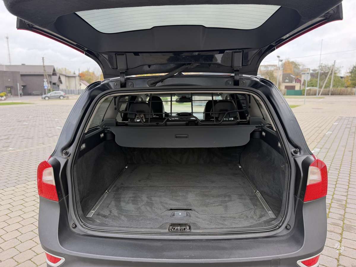 Volvo XC70 2012 — photo 25