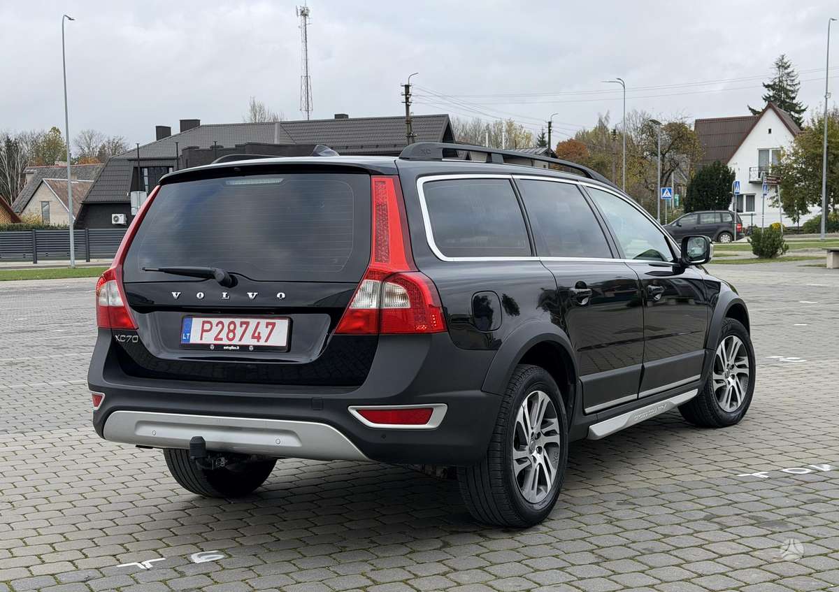 Volvo XC70 2012 — interior