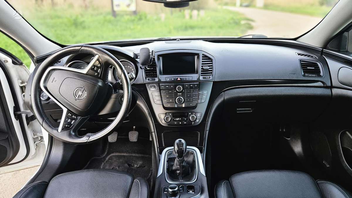 Opel Insignia 2011 — photo 10