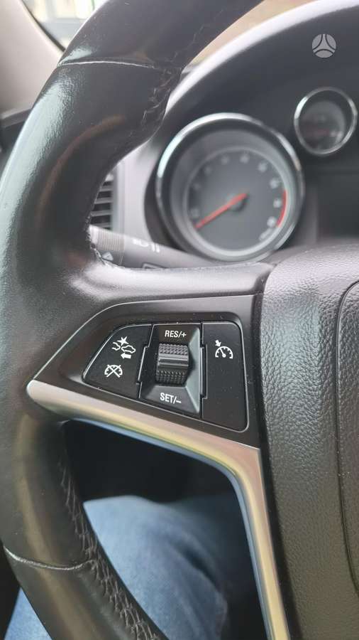 Opel Insignia 2011 — photo 15