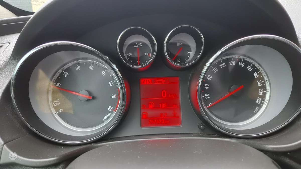 Opel Insignia 2011 — photo 18