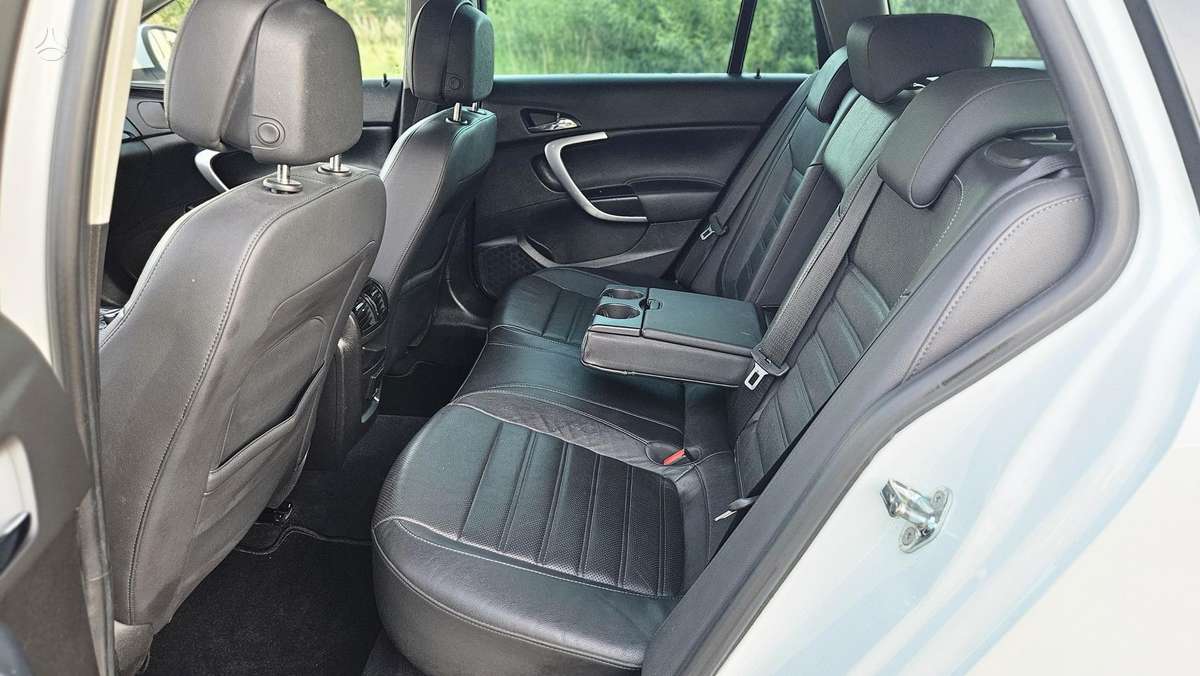 Opel Insignia 2011 — photo 19