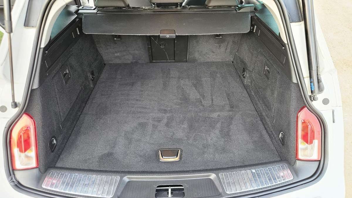 Opel Insignia 2011 — photo 21