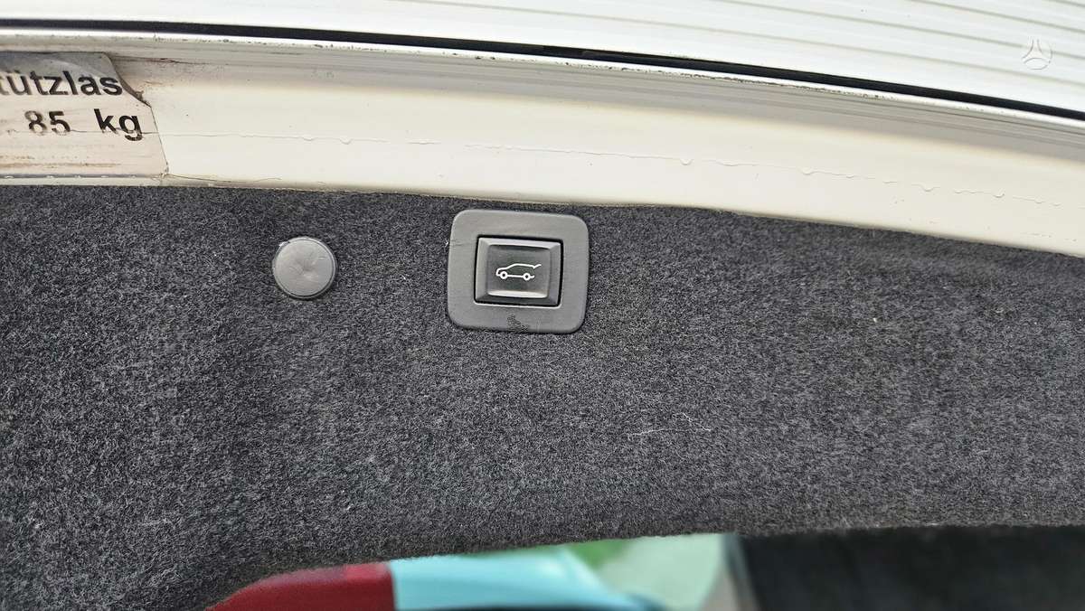 Opel Insignia 2011 — photo 22