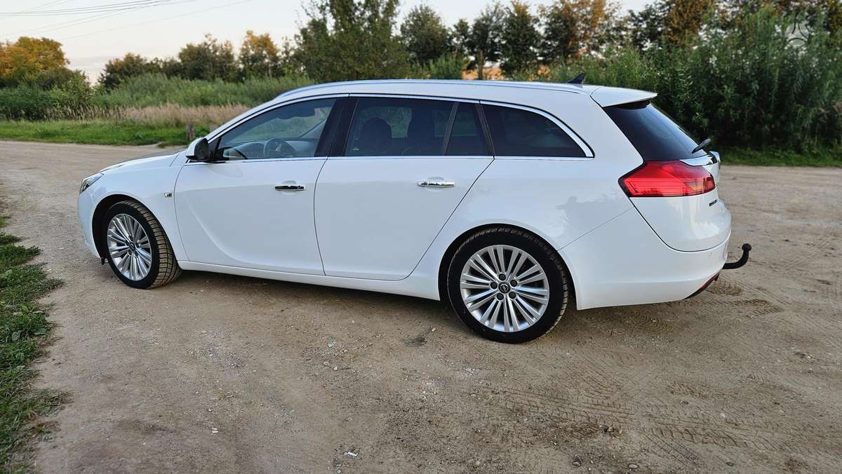 Opel Insignia 2011 — interior