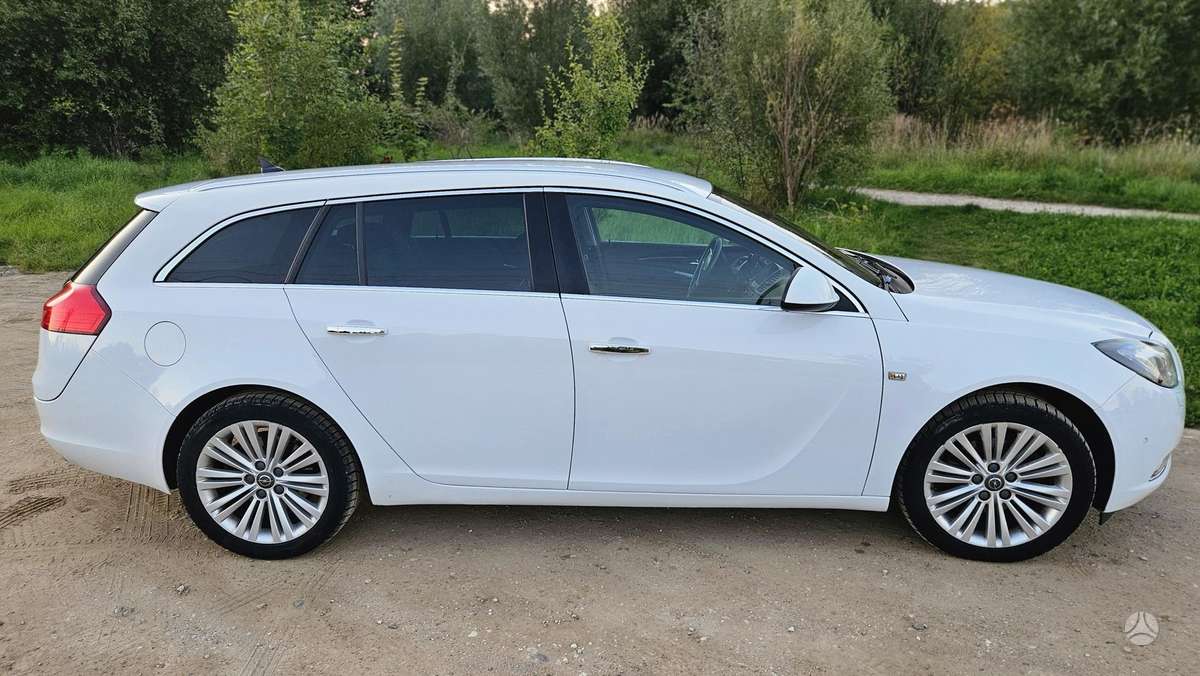 Opel Insignia 2011 — engine 1364 cm³, 140 HP (103kW)